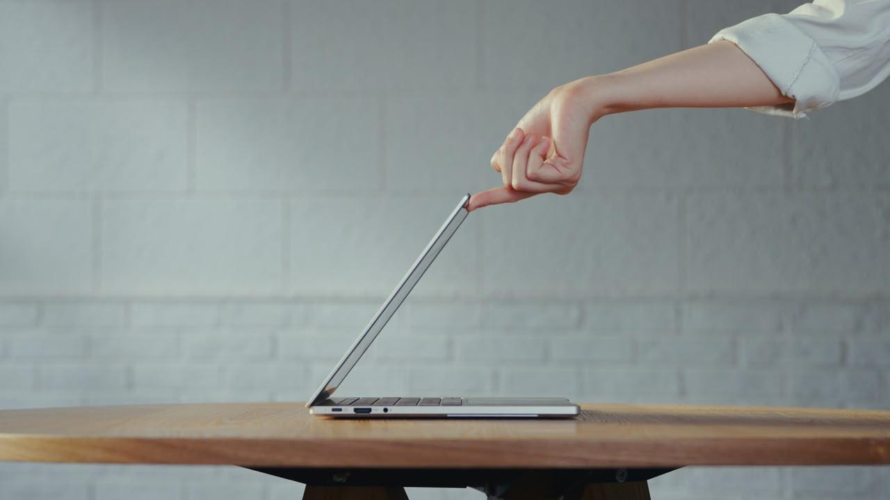 يدعم جهاز ASUS ExpertBook A7 معالجًا يصل إلى Intel Core 7 Series 3